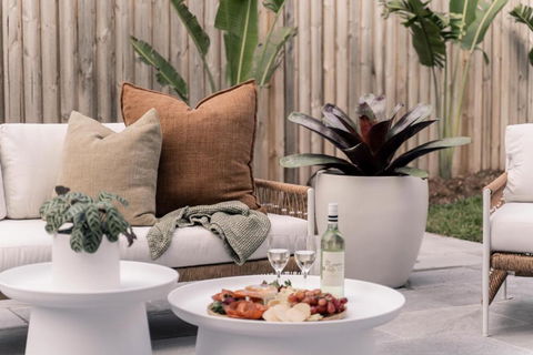 SALTY PALMS On HENLEY -THREE - Tourism Guide 1