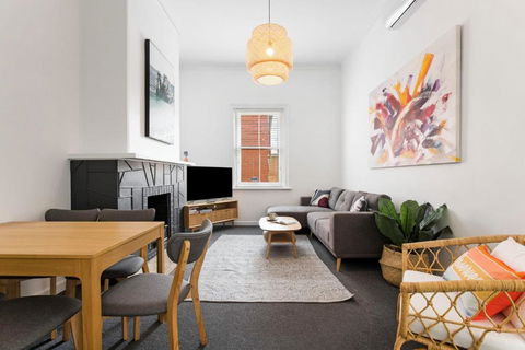 Salty Pines - 3BR House Glenelg South - Tourism Guide 0
