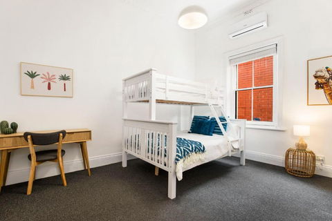 Salty Pines - 3BR House Glenelg South - Tourism Guide 3