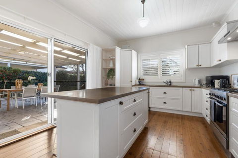 Sampson Cottage - Historic Charm - Travel Search 2