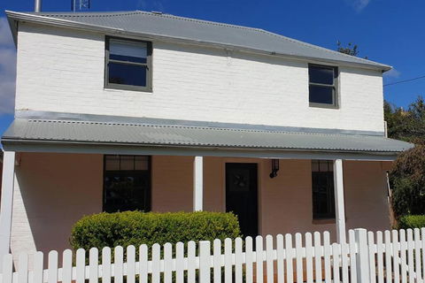 Samuels Cottage C1860 - In The Heart Of Mudgee - Cruises Travel 0