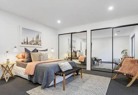 Sanary A Modern Beach Home In Martha Cove - Travel Search 1