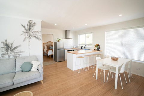 Sanbis Cabin - Hidden Boutique Retreat, Sea Views - Tourism Guide 2