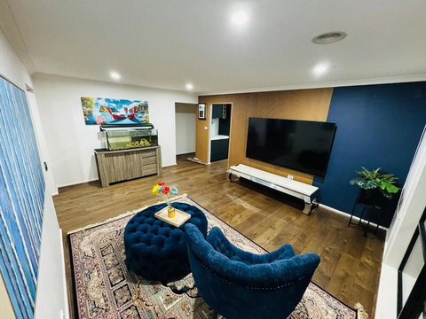 Sanctuary Lakes Holiday House - Travel Agents 0