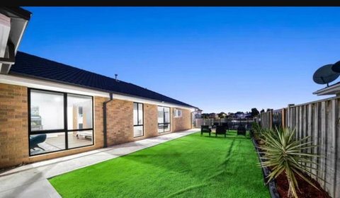 Sanctuary Lakes Holiday House - Travel Agents 1