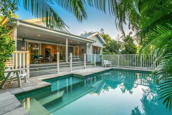 Sanctuary Spaces - Kia Ora Byron with Tourism Guide