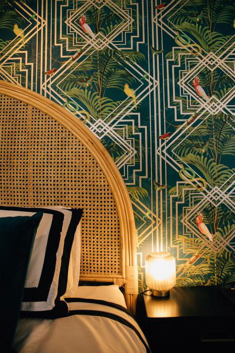 Rooms Of Renown - The Enterprise Suite - Travel Agents 1