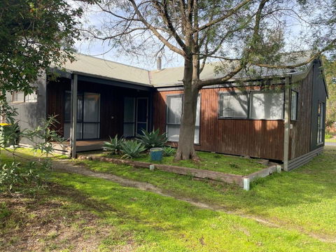 Sanders Beach House - Tourism Guide 0