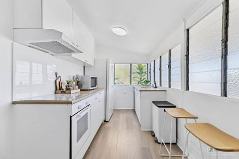 Sandown Beachside Cottage - Travel Agents 2