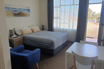 Sandpiper Motel Ulladulla with Tourism Guide