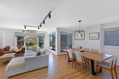 Sandy Cove Apartment The Entrance 8 - Tourism Guide 0