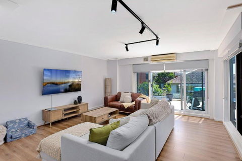 Sandy Cove Apartment The Entrance 8 - Tourism Guide 1