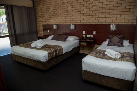 Sarina Motor Inn - Travel Search 2