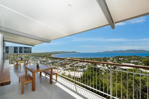 SEA-Renity On Castle Hill - Tourism Guide 0