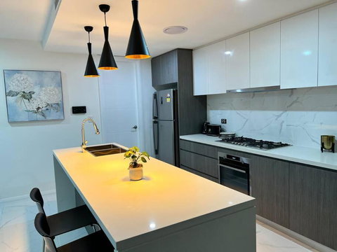 Shiny New House 5 Bedroom 3Bathroom +Study/BackYd - Tourism Guide 0