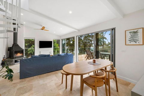 Sky High House - Tourism Guide 2