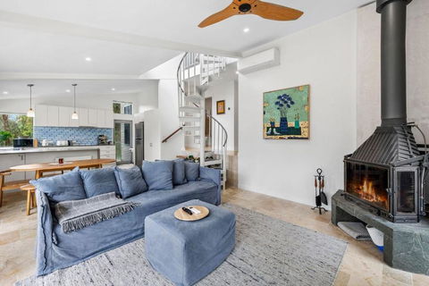 Sky High House - Tourism Guide 3