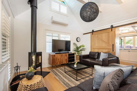 Somers Pool Park And Beach Retreat - Travel Agents 1