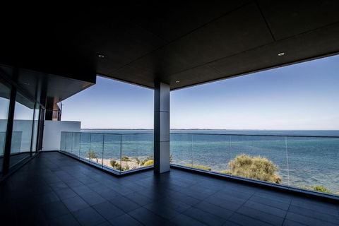 Somers Sanctuary - Luxury Interiors, Pool, Sauna, Water Views, Theatre Room - Travel Agents 1