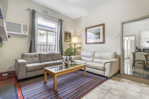 Spacious Urban Delight In Coburg - Tourism Guide 0