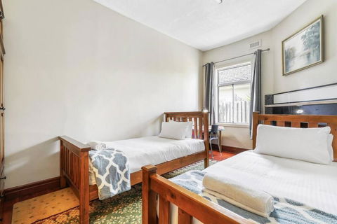 Spacious Urban Delight In Coburg - Tourism Guide 3