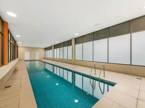 Spacious 3bed Apt With Pool & Gym Near Parramatta - Tourism Guide 1