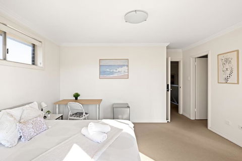 Spacious Double Ensuite Room In Revesby - Seconds To Shops - Tourism Guide 2