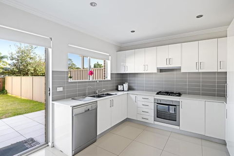 Spacious Double Ensuite Room In Revesby - Seconds To Shops - Tourism Guide 3