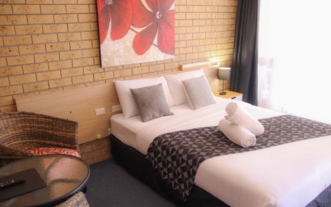 Squatters Homestead Motel - Cruises Travel 1