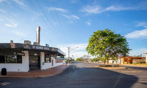 St George Hotel Motel - Travel Agents 0