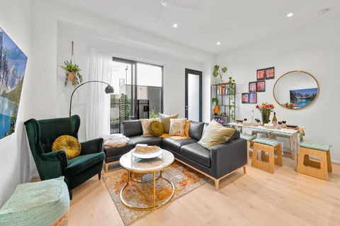 StayCentral - Boulevard Gardens (Coburg) - Tourism Guide 0