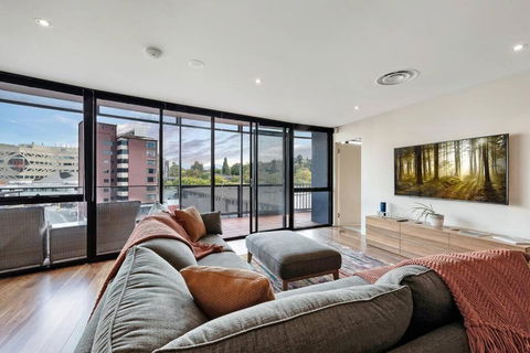 Sub Penthouse Luxe Suit, CBD, Secure Parking, - Tourism Guide 0
