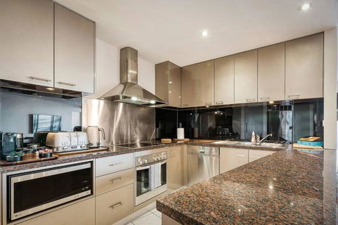 Sub Penthouse Luxe Suit, CBD, Secure Parking, - Tourism Guide 3