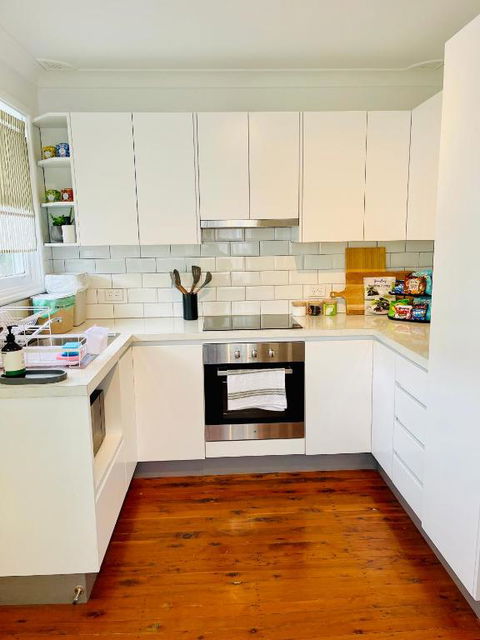 Sunshine Retreat Modern 3BR Haven - Tourism Guide 2