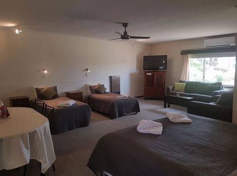 Beachport Motor Inn - Travel Agents 1