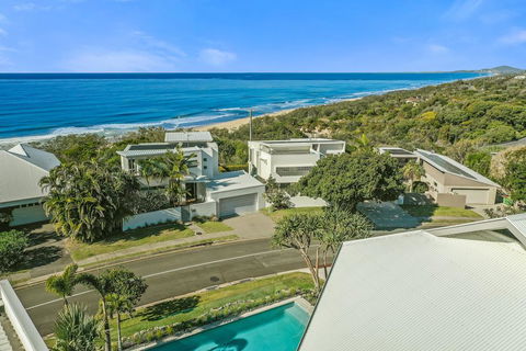 Beachside Luxury, Sunrise Beach - Travel Search 2