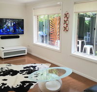 Beachside Villa Ettalong Beach - Cruises Travel