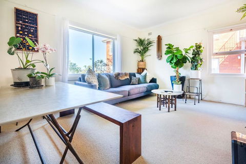 Beautiful Beach Home In Superb Location - Cruises Travel 1