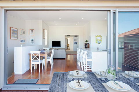 Beautiful Coastal Family-Sized Home - Cruises Travel 3