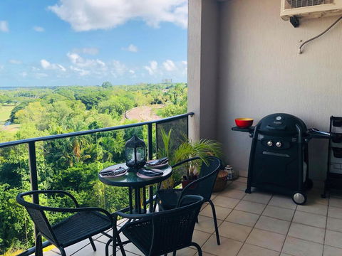 Beautiful Spacious City Apartment With Views Out To The Arafura Sea - Cruises Travel 1