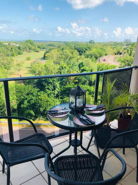 Beautiful Spacious City Apartment With Views Out To The Arafura Sea - Cruises Travel 3