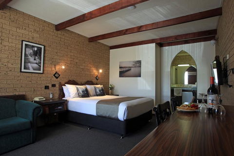 Belltower Motor Inn - Travel Search 0