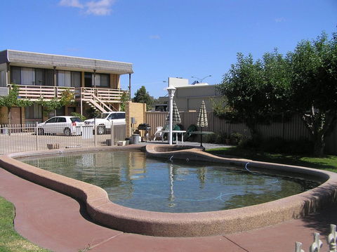 Belltower Motor Inn - Travel Search 3