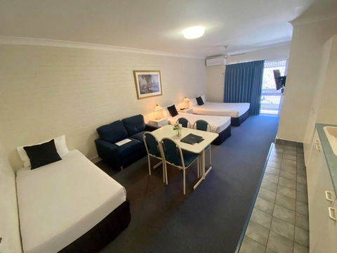 Benson Court Motel - Tourism Guide 1