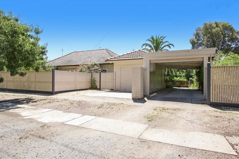 Benson House & Benson Lodge - Travel Search 2