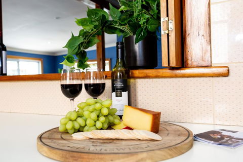 Best Central House - SLEEPS 11 !! - Travel Search 3