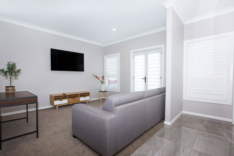 Best Central Wagga Townhouse - Travel Search 2