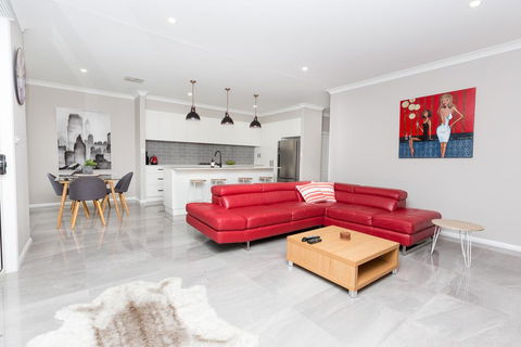 Best Central Wagga Townhouse - Travel Search 0