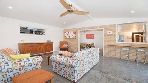 Betty's At Lennox Head - Air Conditioned - Cruises Travel 1