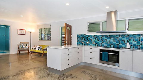 Betty's At Lennox Head - Air Conditioned - Cruises Travel 0